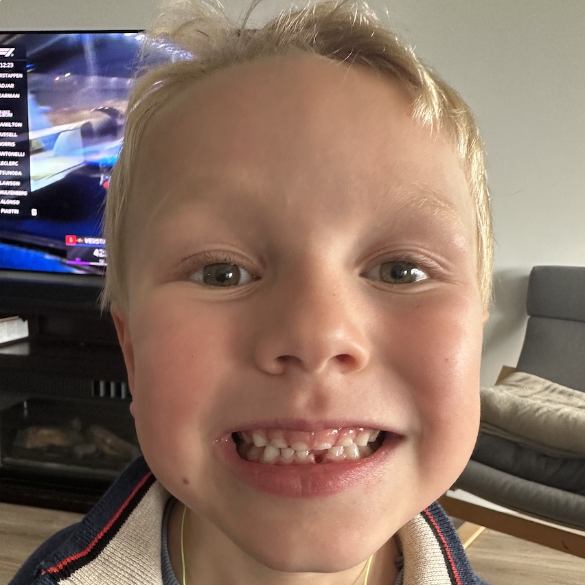 EDUARDO  ARECHAGA ANTONIO