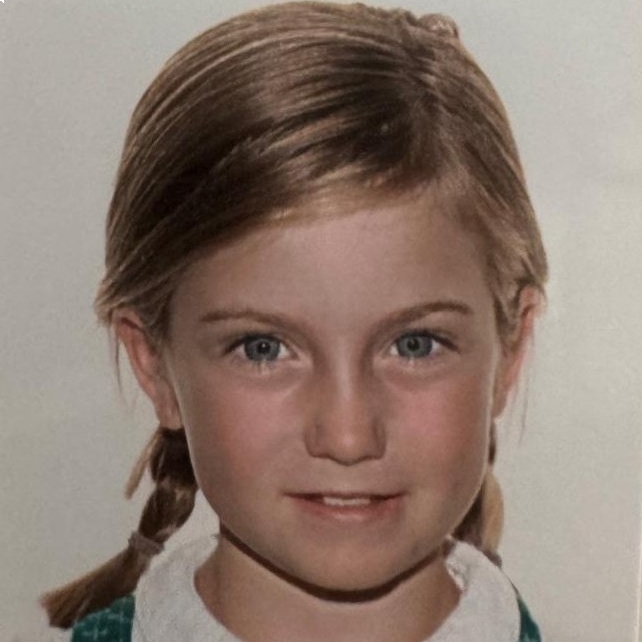 MARIANA  HINOJOSA CASAJUANA