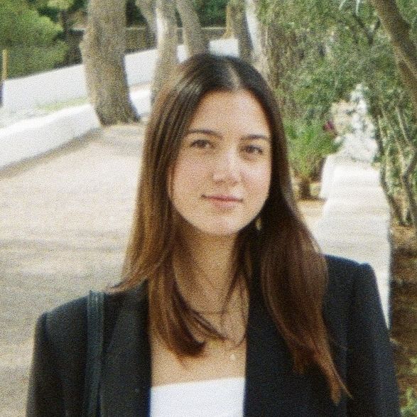 JULIETA  LARCAMON