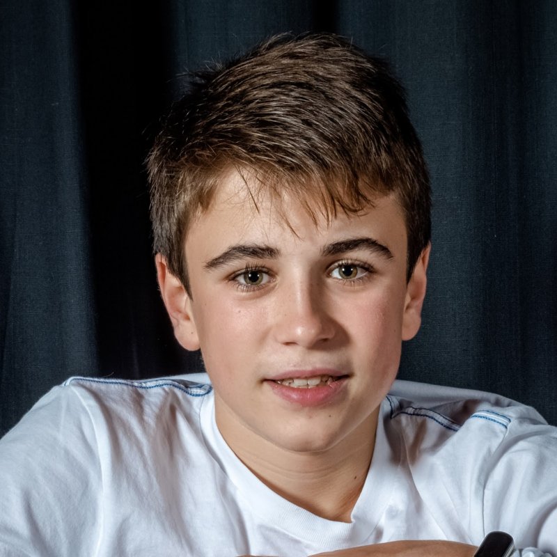 MAX SERRANO AGUILERA
